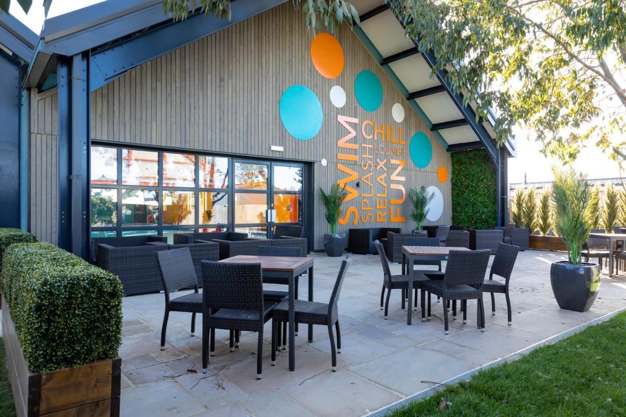 Camping Pods, Dovercourt Holiday Park Hotel Харуич Екстериор снимка