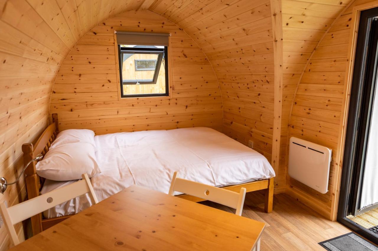 Camping Pods, Dovercourt Holiday Park Hotel Харуич Стая снимка